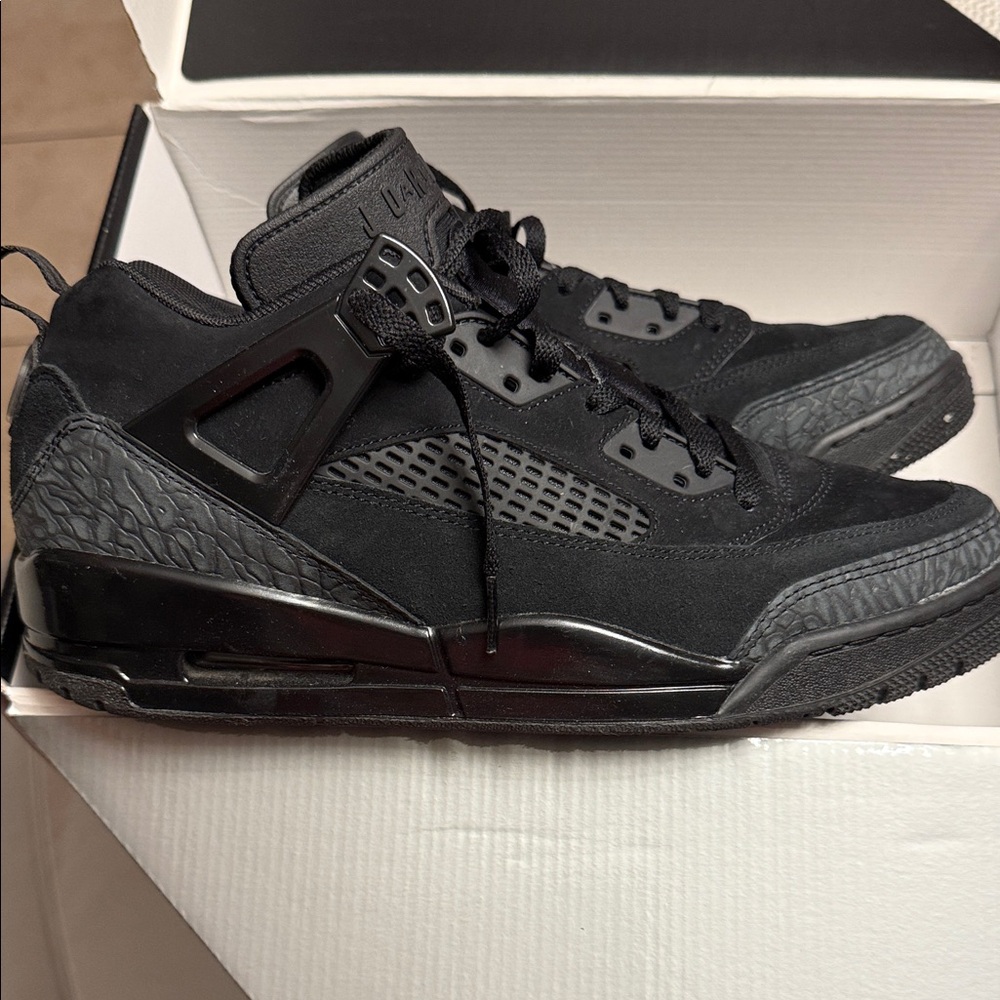 Jordan Black and Gray Spizike Low Sneakers - Mens